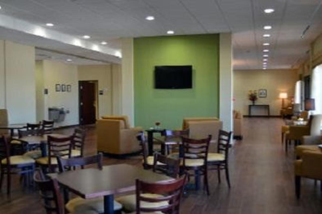 Petrostay Inn & Suites Cotulla Exterior photo