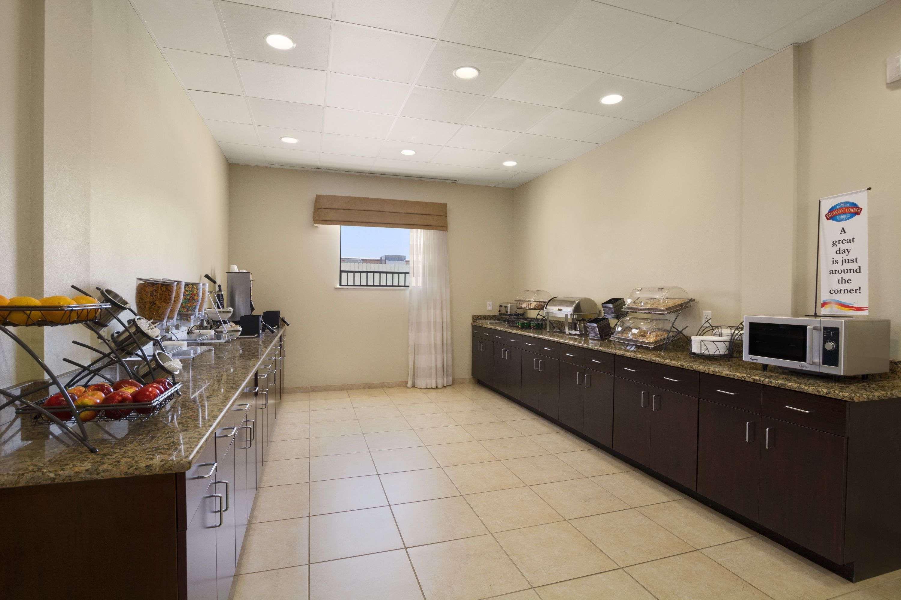 Petrostay Inn & Suites Cotulla Exterior photo